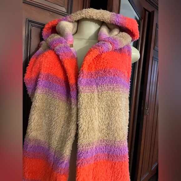 Vests - Picture 5 of 5